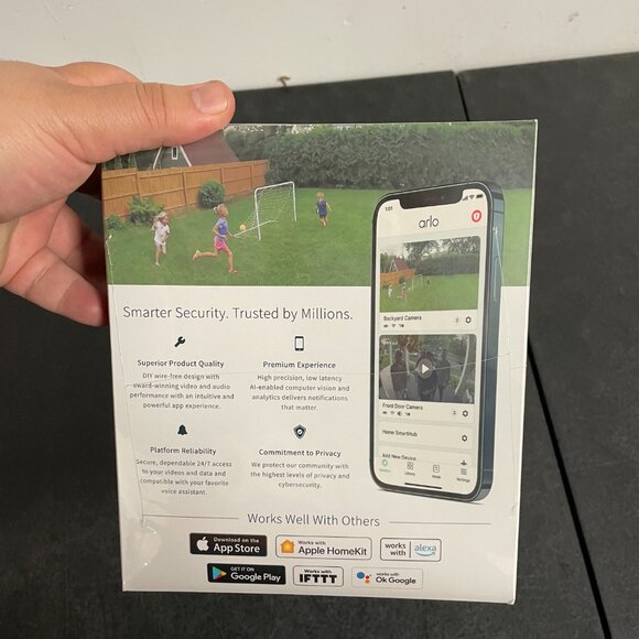 arlo Ultra 2 Spotlight Camera - Wireless Security, 4K Video & HDR, Color black - Picture 2 of 3